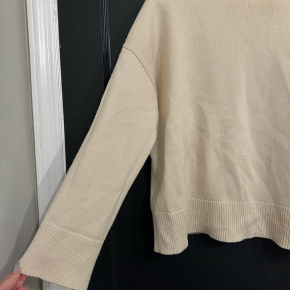 CO Collections / Boxy Cropped Cashmere/Wool Turtleneck Sweater - Picture 5 of 6